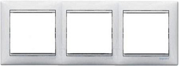 Рамка 3-ая VALENA белая Legrand 774453 / 6942421